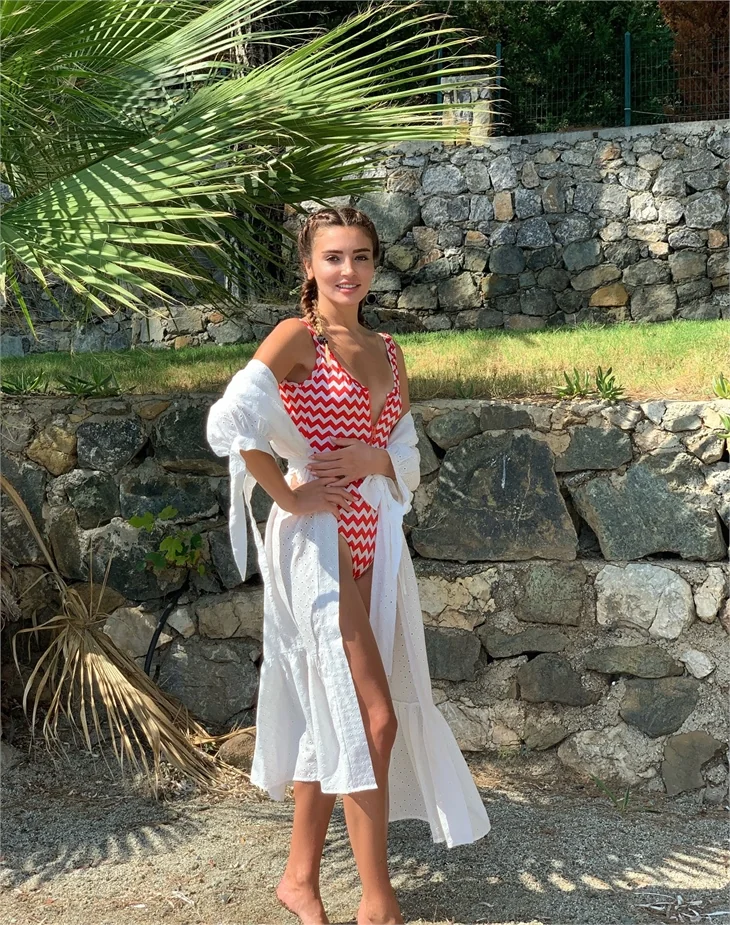 Zehra Yılmaz soluğu Ege sahillerinde aldı!