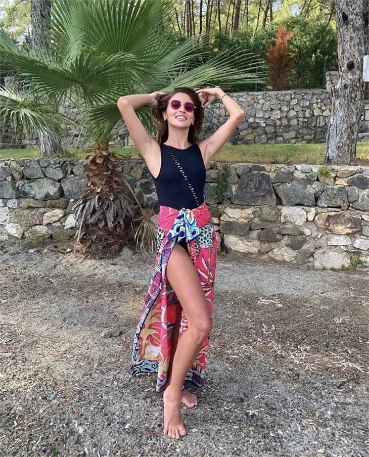 Zehra Yılmaz soluğu Ege sahillerinde aldı!