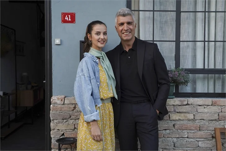 Özcan Deniz ve İrem Helvacıoğlu yan yana!