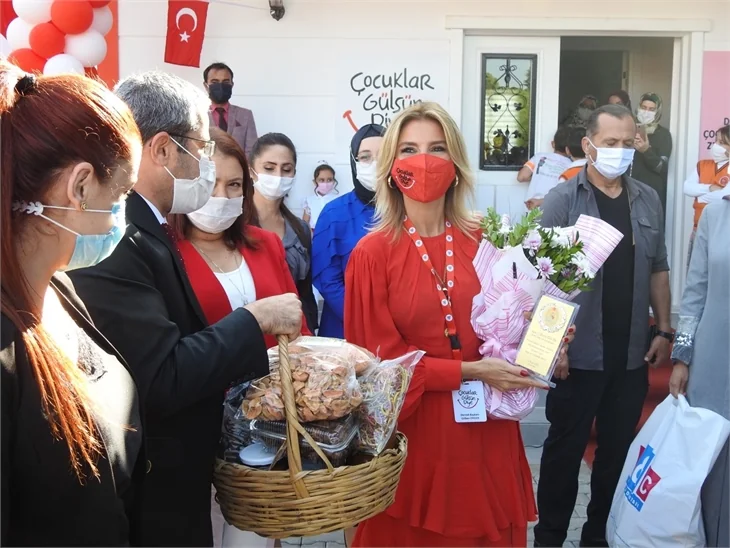 Gülben Ergen 40. Anaokulunu da açtı!