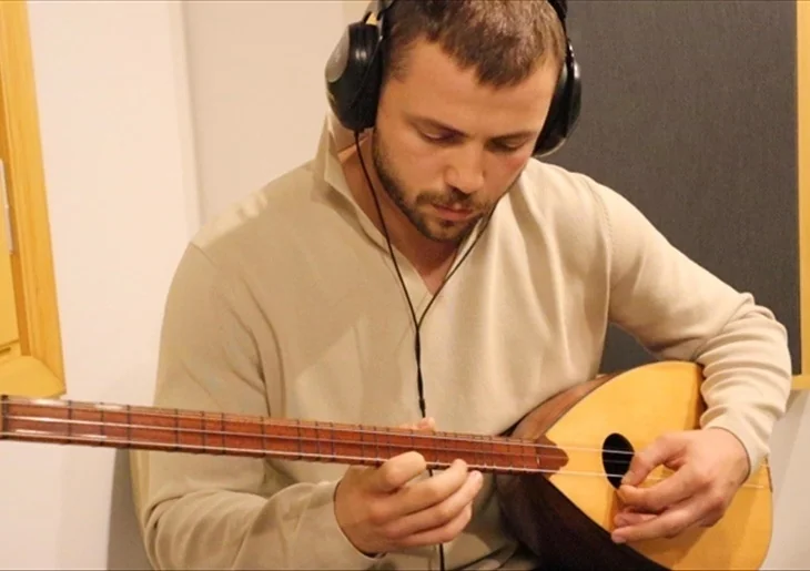 Tolga Sarıtaş sazı ile yüreklere dokundu!