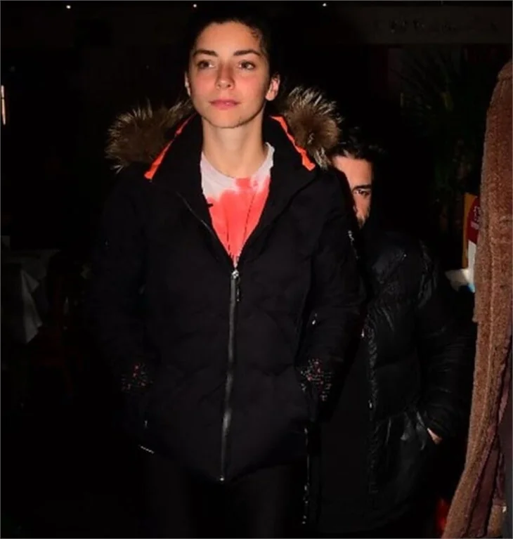 Merve Boluğur her yerde maskesiz!