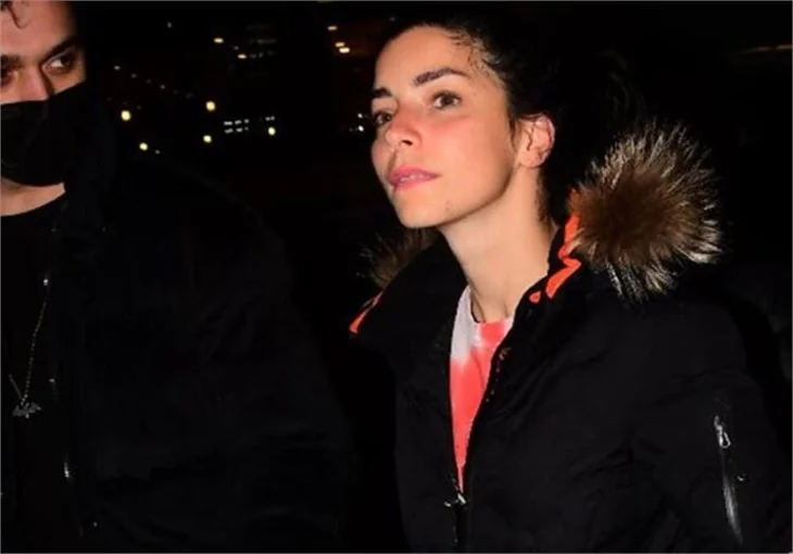 Merve Boluğur her yerde maskesiz!