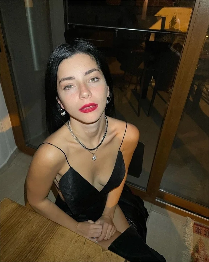 Merve Boluğur'dan olay pozlar... 100 bin...