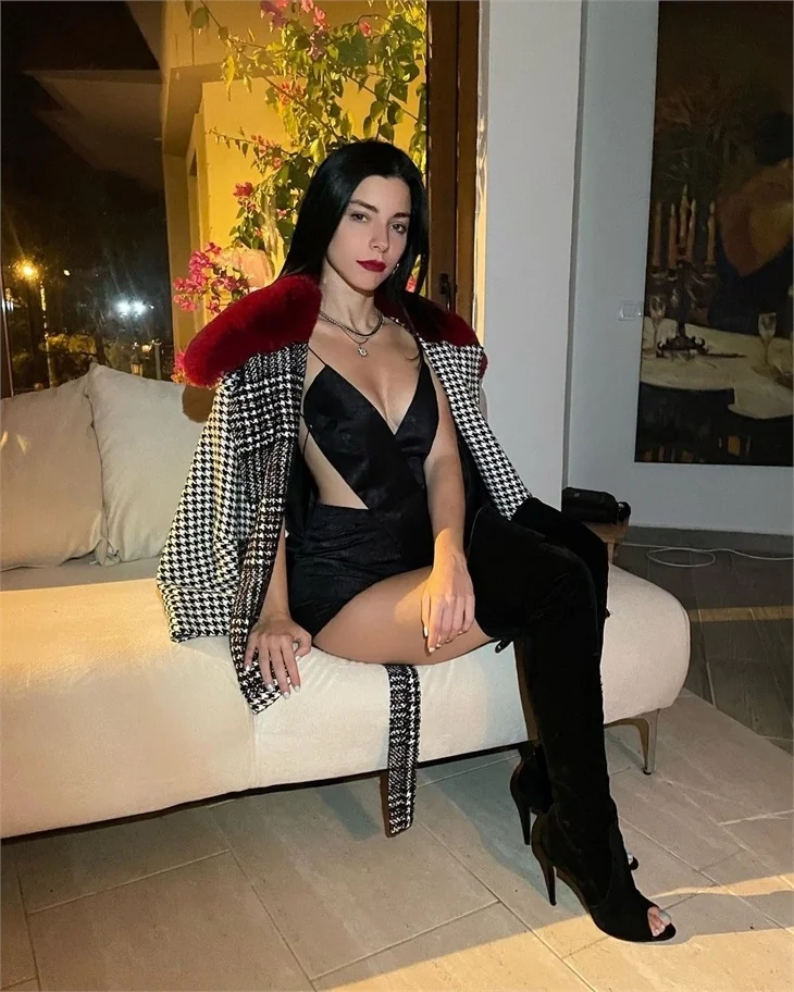 Merve Boluğur'dan olay pozlar... 100 bin...