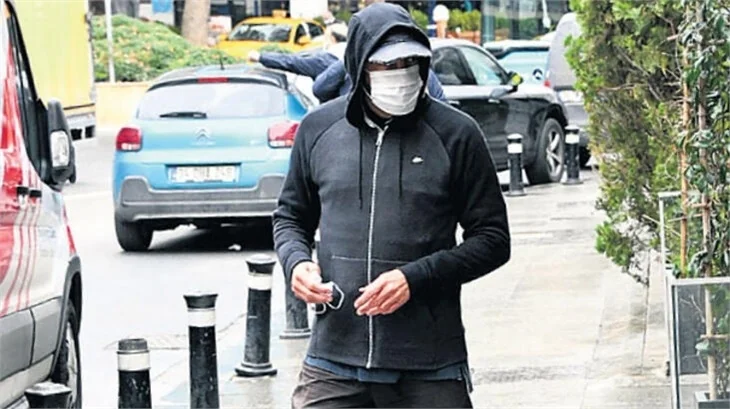 Kerem Alışık gazetecileri görünce yolunu değiştirdi!