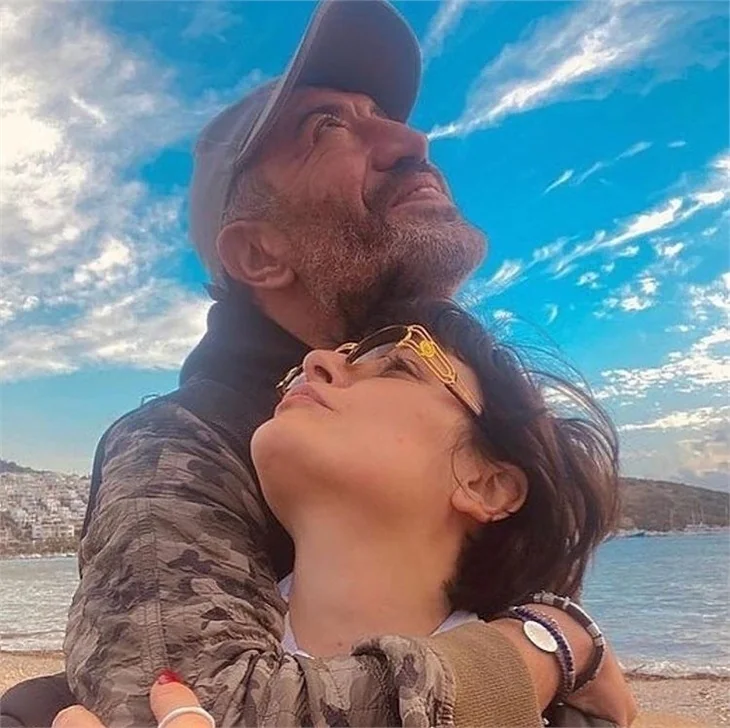 Hakan Altun ile Gonca Vuslateri'den aşk pozu!