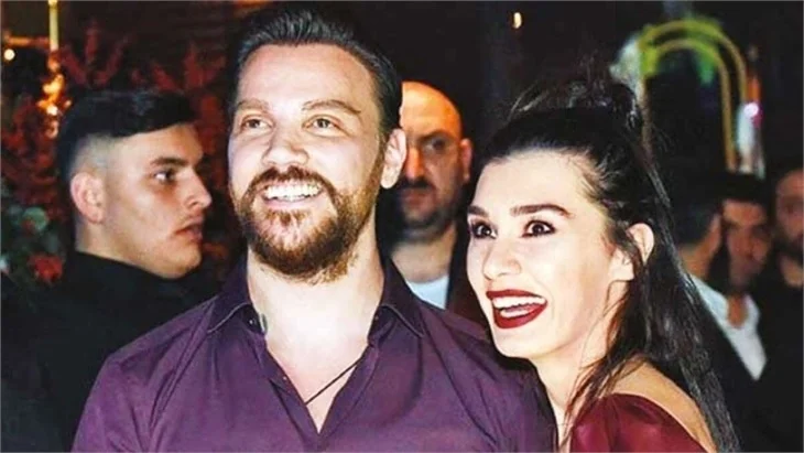 Sinan Akçıl: Burcu Kıratlı'yı fake hesaptan takip ediyorum!