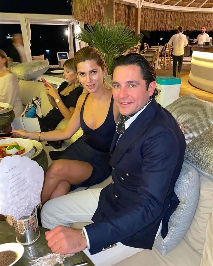 Hacı Sabancı ve Nazlı Kayı nişanlandı!