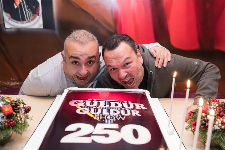 Güldür Güldür Show'dan 250. bölüm kutlaması!