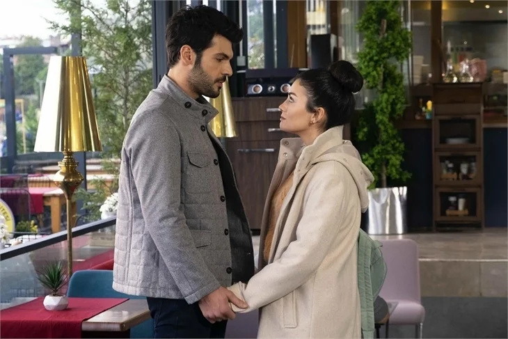 'Sol Yanım'da Serra ve Selim aşkı başladı!