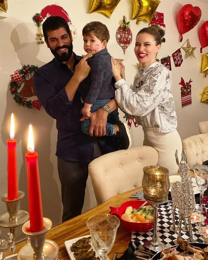 Ünlü isimlerin yeni yıl paylaşımları...