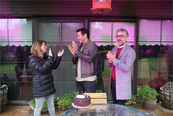 Mert Fırat'a sette doğum günü sürprizi!