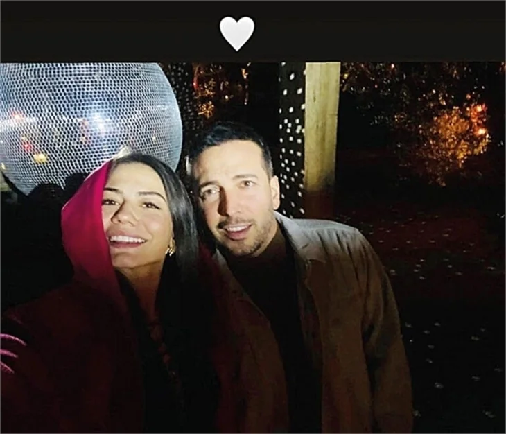 Can Yaman, Demet Özdemir'i sildi!