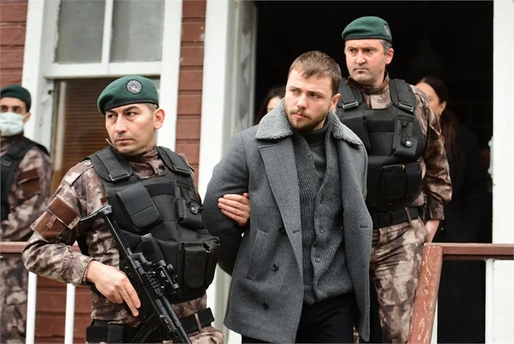 A.Rıza, Fuat Ersoylu'yu vurdu! İzleyenler şoke oldu!