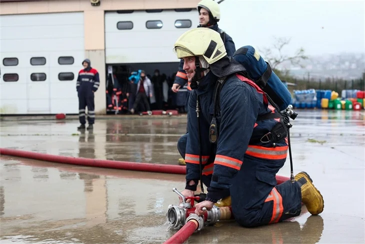 'Kırmızı Kamyon' dizi ekibine özel eğitim