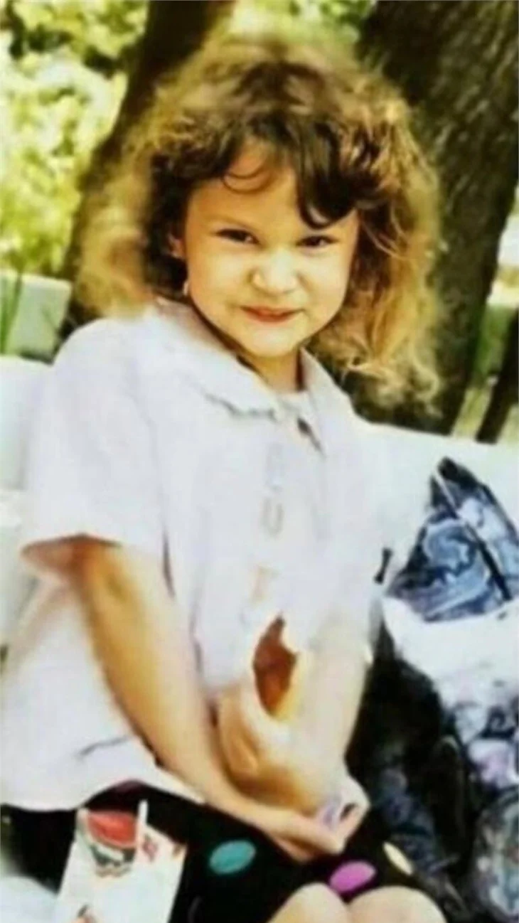 Farah Zeynep Abdullah'ın çocukluk fotoğraflarına beğeni yağdı!