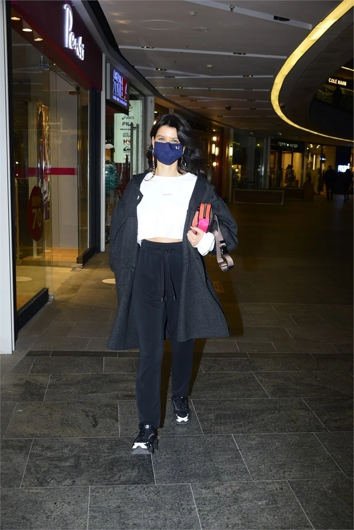 Beren Saat'in alışveriş stili!