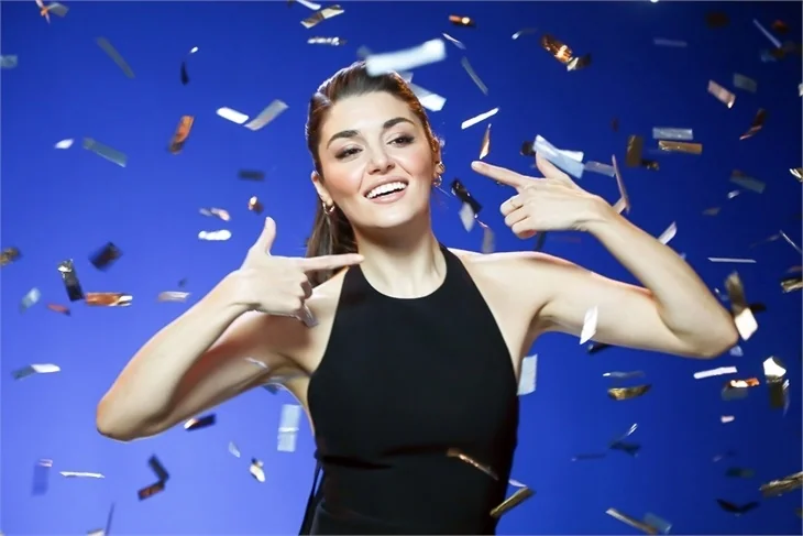 Hande Erçel'in reklam çekiminden yeni kareler...