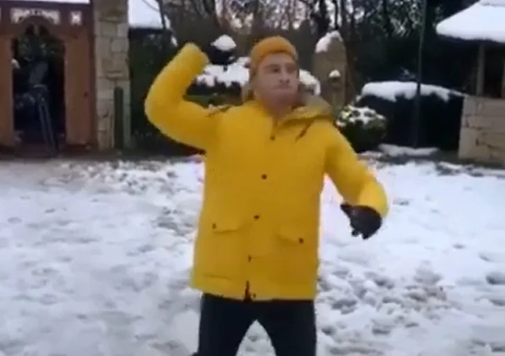 Kerem Bürsin'in kar eğlencesi...