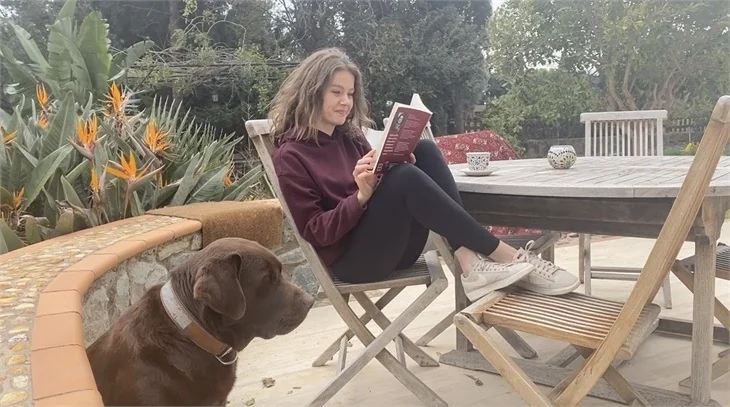 "Camdaki Kız"ın başrolü Burcu Biricik oldu!