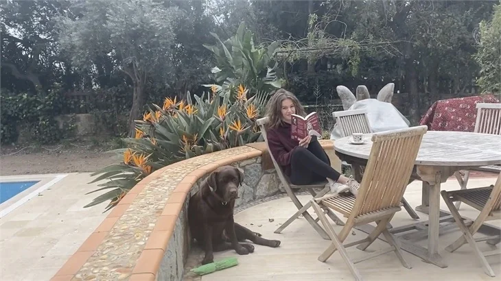 "Camdaki Kız"ın başrolü Burcu Biricik oldu!