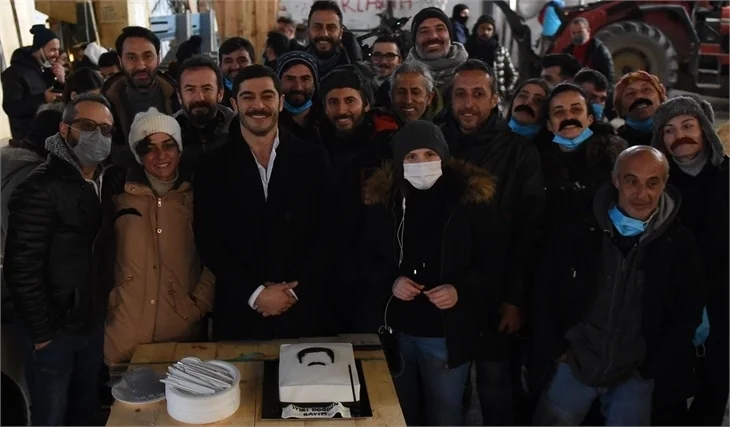 'Maraşlı' setinde Burak Deniz'e doğum günü sürprizi!