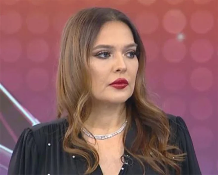 Koronavirüsü yenen Demet Akalın canlı yayına çıktı: "En yakınlarımı bile sildim"
