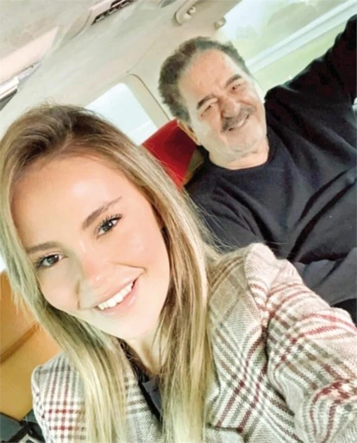 İbrahim Tatlıses'ten 43 yaş küçük sevgilisiyle selfie!