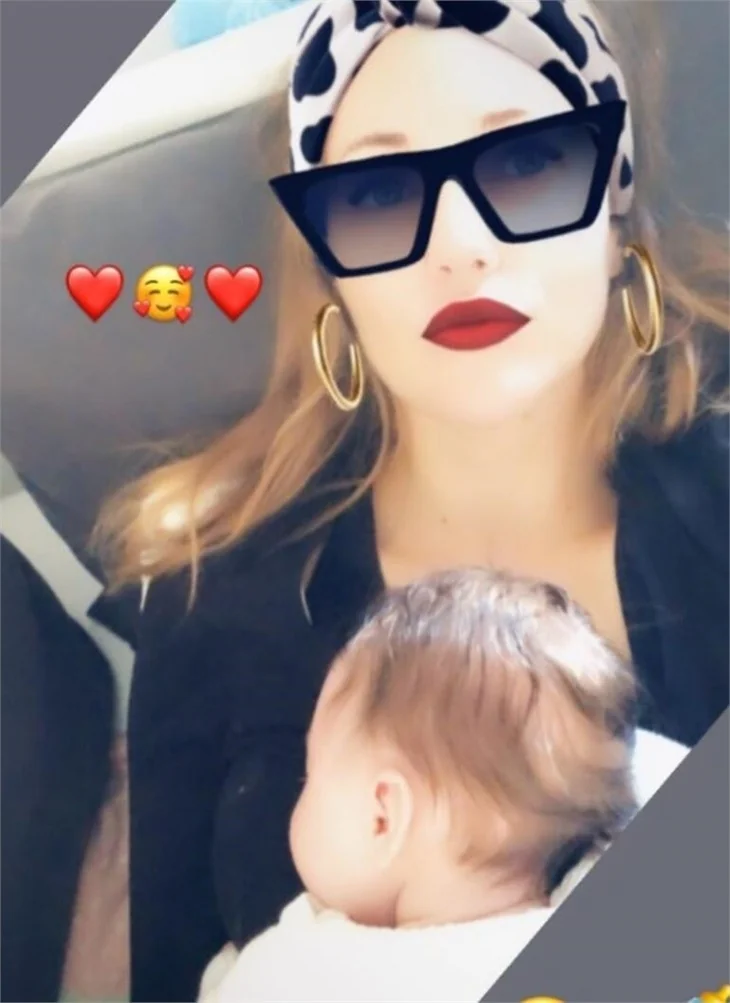 Meryem Uzerli ile bebeğinden yeni poz...