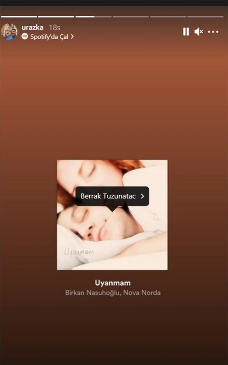 Berrak Tüzünataç-Uraz Kaygılaroğlu aşkı belgelendi!