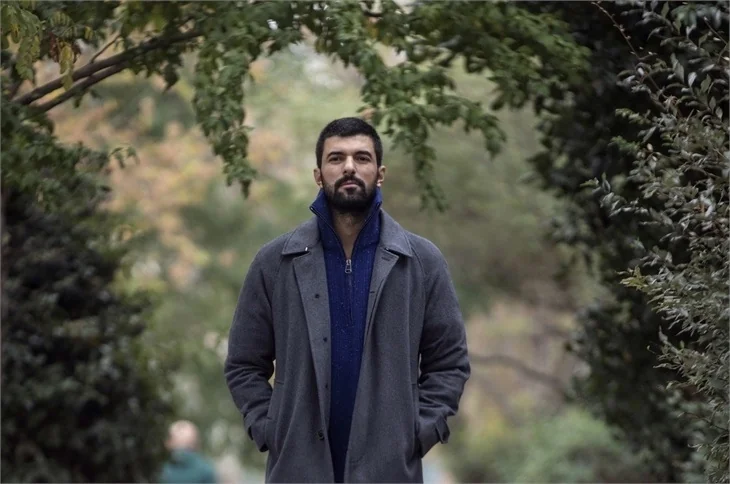 Engin Akyürek'ten Instagram'a bomba gibi bir giriş...