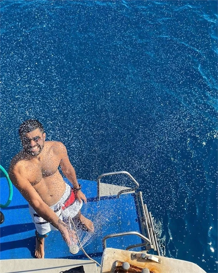 Engin Akyürek'ten Instagram'a bomba gibi bir giriş...