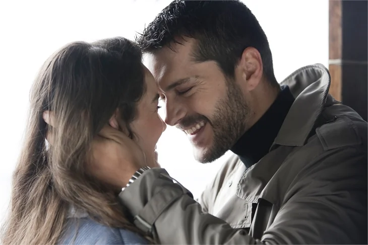 Son Yaz'da Akgün-Yağmur Aşkı Engel Tanımıyor!