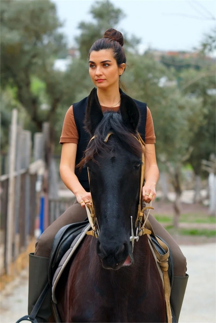 'Sefirin Kızı'nın yeni bölümünden özel fotoğraflar...