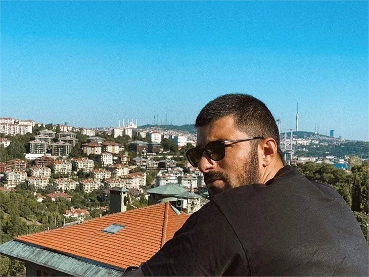 Engin Akyürek yine farkını konuşturdu!