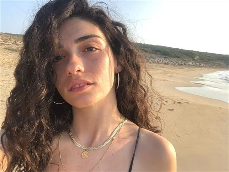 Hazar Ergüçlü, Kıbrıs'ta deniz sezonunu açtı