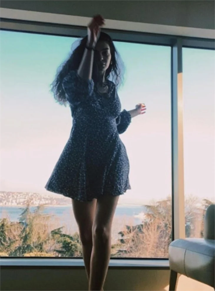 Ebru Şahin'in ev pozları beğeni topladı!