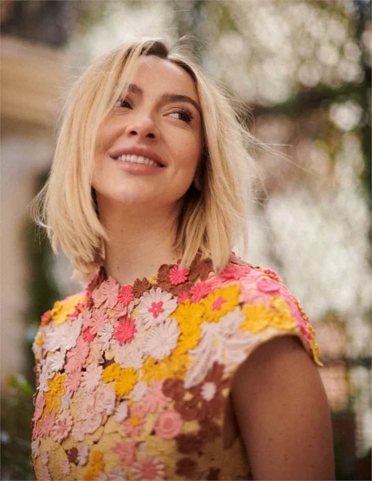 Hadise'den makyajsız ve rötuşsuz pozlar