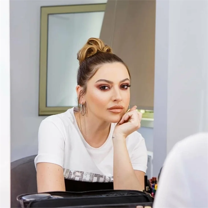 Hadise isyan etti: 'Roberto Carlos' bacaklı dediler!