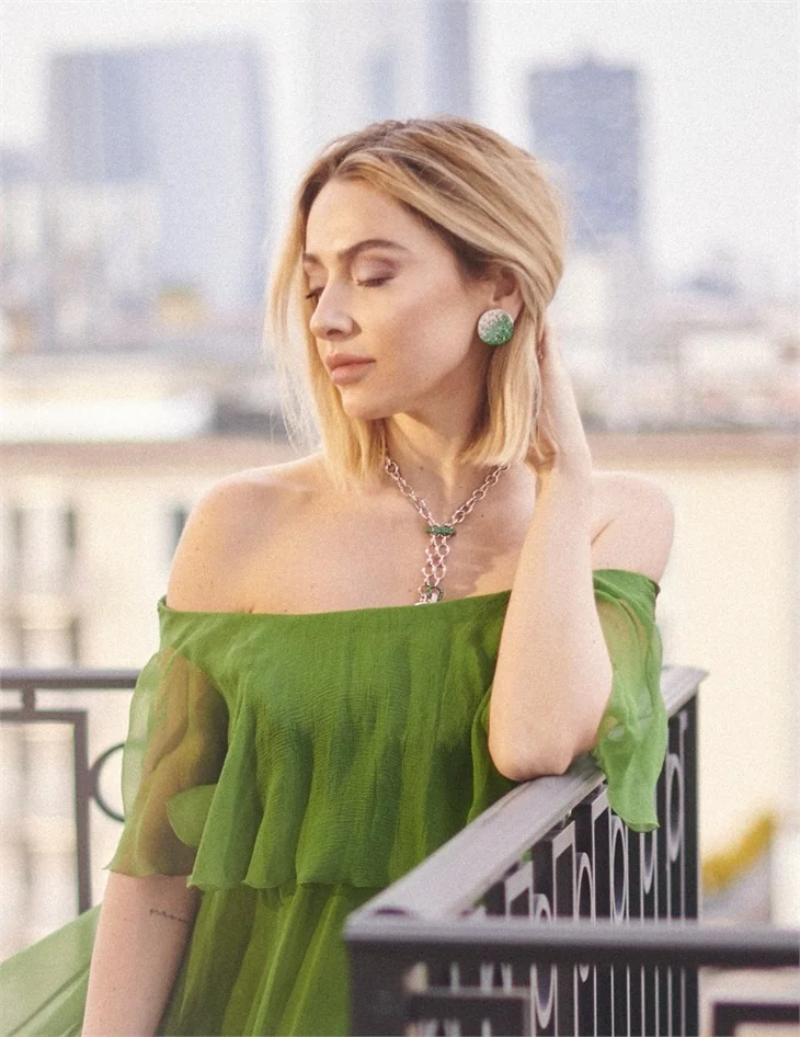 Hadise isyan etti: 'Roberto Carlos' bacaklı dediler!