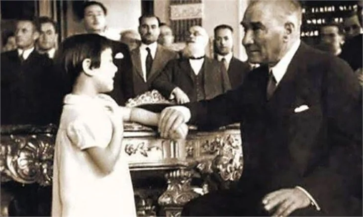 Ünlü isimlerden '23 Nisan' paylaşımları!