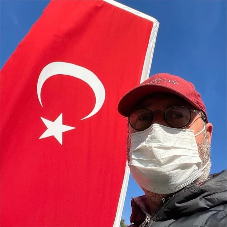 Ünlü isimlerden '23 Nisan' paylaşımları!