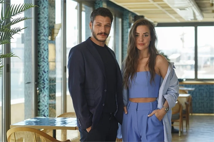 Bensu Soral ile Kubilay Aka'yı buluşturan 'Cam Tavanlar' çekimlere başladı