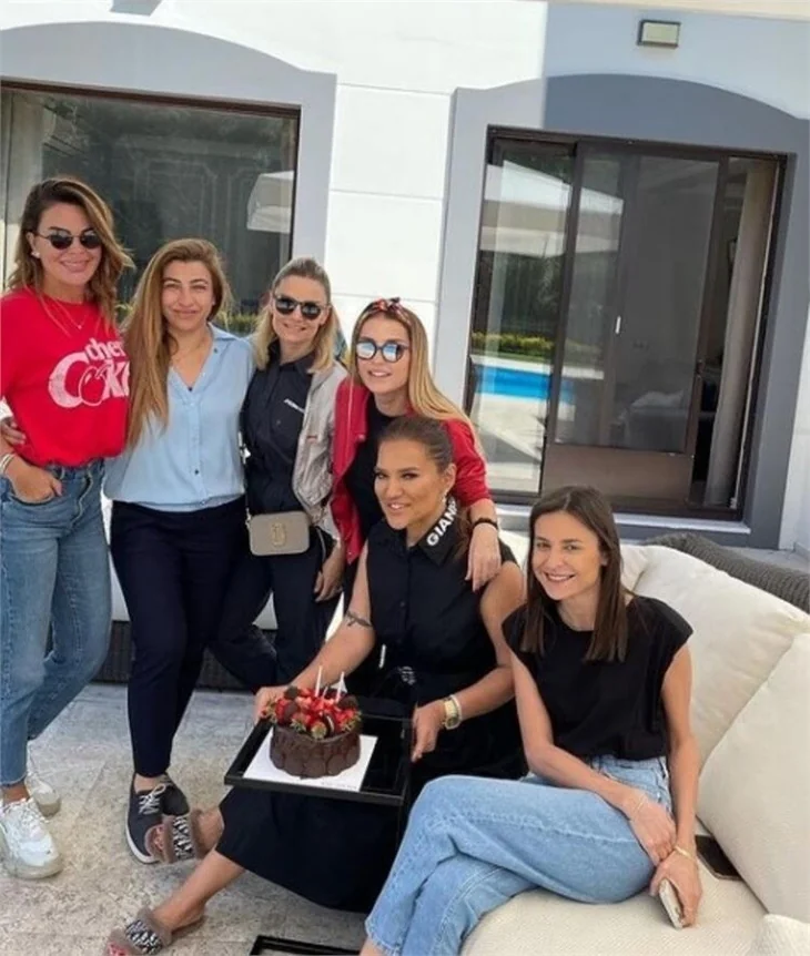 Demet Akalın'dan doğum günü kutlaması!