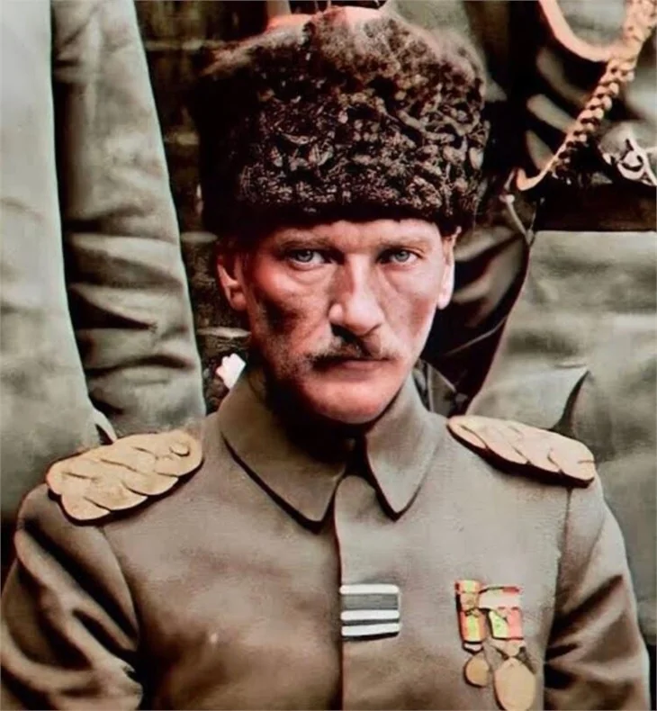 Ünlülerden 19 Mayıs Atatürk'ü Anma Gençlik ve Spor Bayramı mesajları