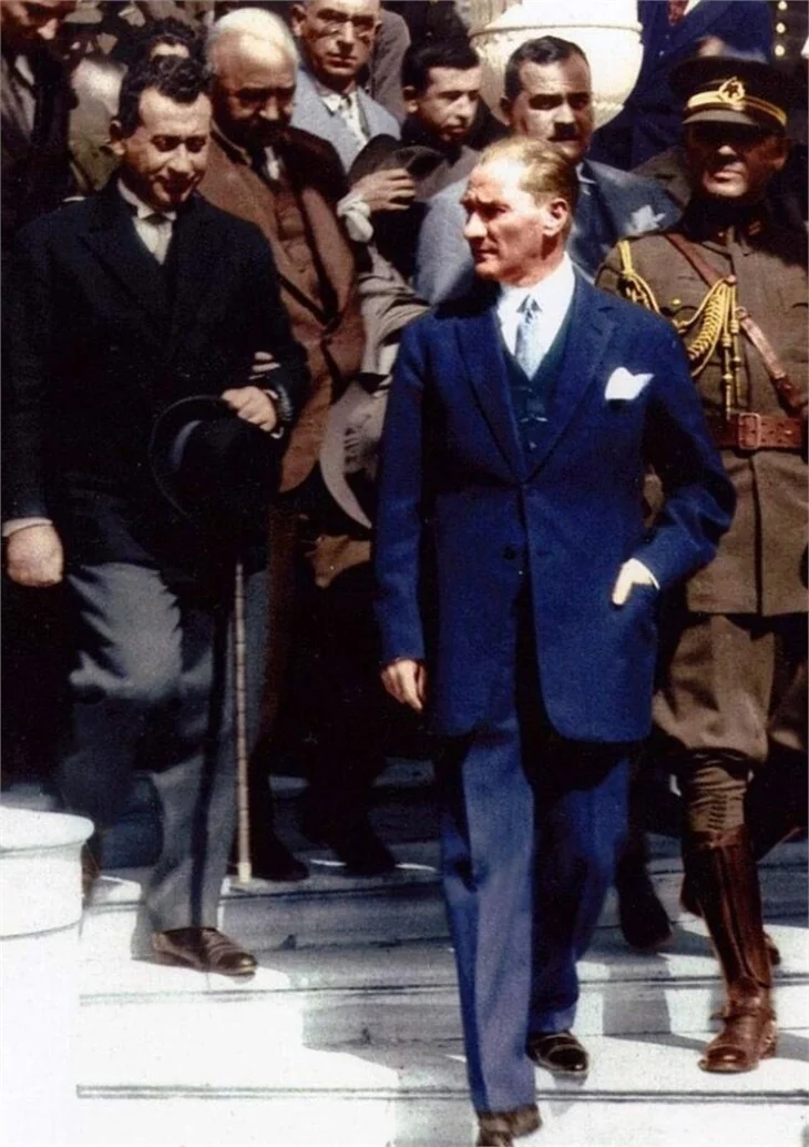Ünlülerden 19 Mayıs Atatürk'ü Anma Gençlik ve Spor Bayramı mesajları