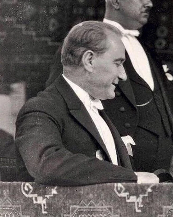 Ünlülerden 19 Mayıs Atatürk'ü Anma Gençlik ve Spor Bayramı mesajları