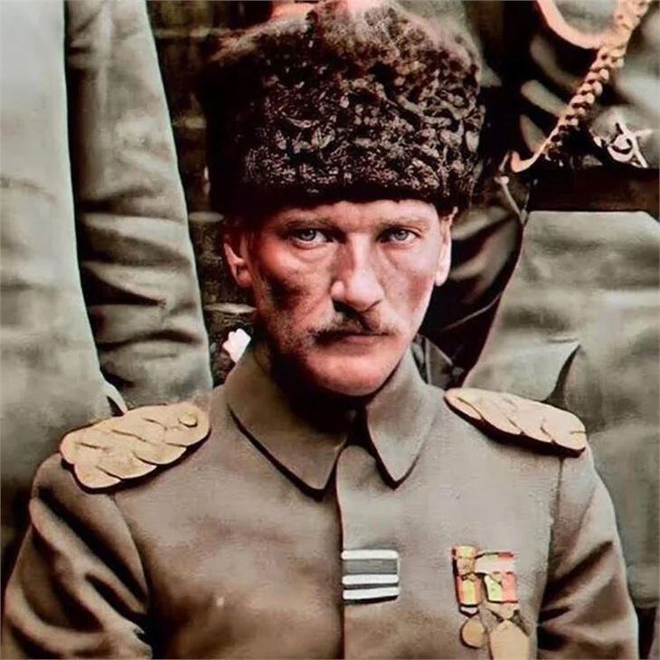 Ünlülerden 19 Mayıs Atatürk'ü Anma Gençlik ve Spor Bayramı mesajları