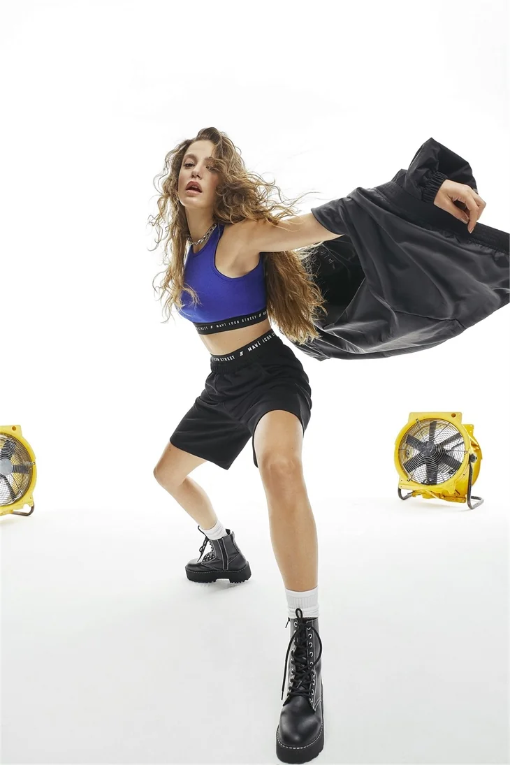 Serenay Sarıkaya'nın 'reklam' pozları!